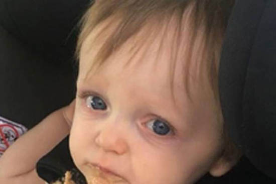 رجل اعتقلته الشرطة بسبب تقيء طفله الصغير !