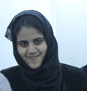 العنود السنوسي تطالب في الإليزيه بمحاكمة والدها أمام الجنائية الدولية