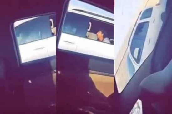 بالفيديو.. فتاة توثق لحظة تحرش شاب بها بأحد طرقات جدة
