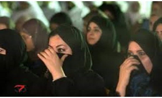 في بلد عربي :  اكتشفت خيانة زوجها مع صديقتها فانتقمت بخيانته مع أجنبي