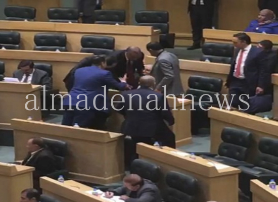 بالصور .. مشاجرة لفظية تحت القبة بين غيشان ومحمد هديب