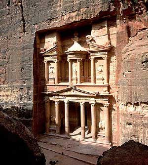 مئة الف دينار مكرمة ملكية لجمعيات لواء البتراء 