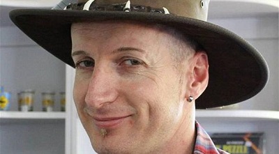 معلم يعبر عن سعادته بانتحار احد طلابه !