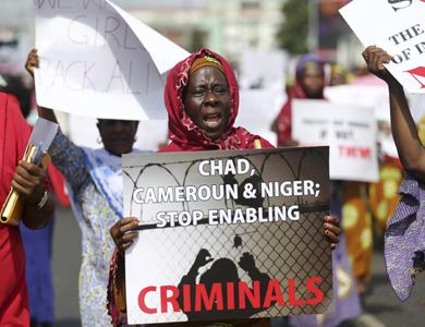 مسلحون في نيجيريا يخطفون ثماني فتيات أخريات وأمريكا تعرض المساعدة بالبحث عنهن