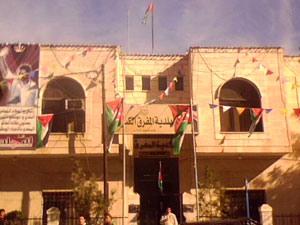 مواطنو المفرق يشكون نقص مادة الجبس في مستشفاهم 