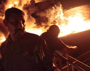 اتهام للقذافي باستخدام شعارات إغاثية 