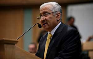 النائب النسور يحاضر عن الاصلاح السياسي والاقتصادي في جرش 