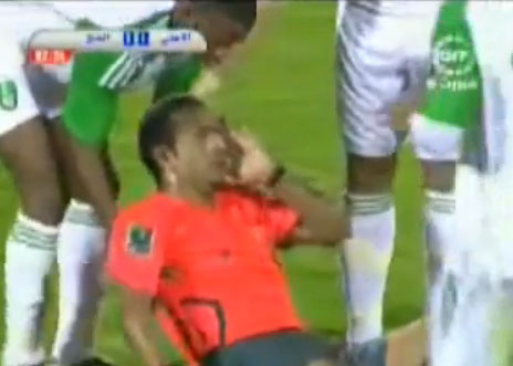 معلق يبكي من اجل حكم 