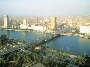 مصر تعرض عدداً من مشروعات البنية التحتية على مستثمرين من الإمارات والبحرين