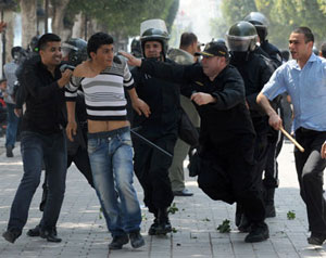 اعتقال مئات الأشخاص في تونس  