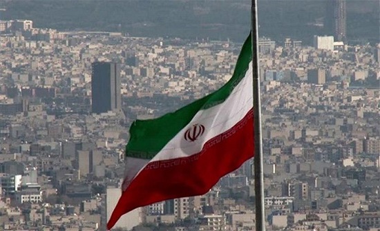 إيران.. توزيع منشورات وتوجيهات قيادة المقاومة الإيرانية في مدن مختلفة