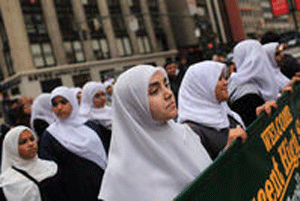 طرد مدير مدرسة في دبي لتفوّهه بكلام مهين للرسول