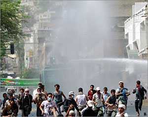 قتيل بتعز ودعوات للزحف اليوم 