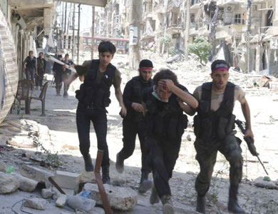 سكان في حلب يطالبون الجيش الحر بمساعدة أحياء يسيطر عليها النظام