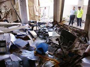 إلقاء قنبلتين على القنصلية السعودية في باكستان على يد مجهولين