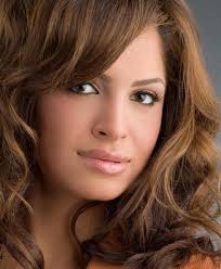 والدة اَمال ماهر في العناية المركزة