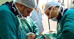 عامل نظافة يمتهن الطب ويجرى عمليات إجهاض