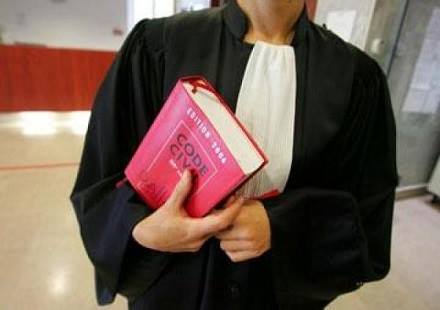 52 محامياً يؤدون اليمين القانونية أمام وزير العدل 52 محامياً يؤدون اليمين القانونية أمام وزير العدل