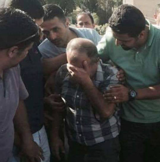 صورة مؤثرة لوالد الشهيد عمر الحياري صورة مؤثرة لوالد الشهيد عمر الحياري