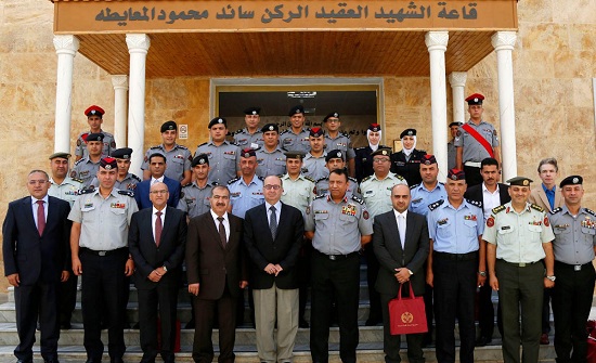 الحواتمة يؤكد أهمية تطوير الإعلام الأمني وتعزيز أدواته الحواتمة يؤكد أهمية تطوير الإعلام الأمني وتعزيز أدواته