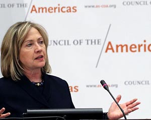 كلينتون: نبحث زيادة الضغط على سوريا 		