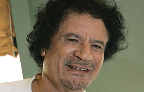 أنباء عن مغادرة القذافي و ليبيا تنفي 