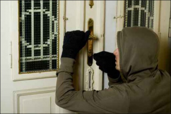 مطلوب يعترف بـ 18 عملية سرقة في سحاب مطلوب يعترف بـ 18 عملية سرقة في سحاب