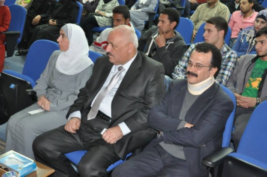 ورشة  في جامعة الزرقاء بعنوان " النظرة العالمية لتصميم الأزياء "