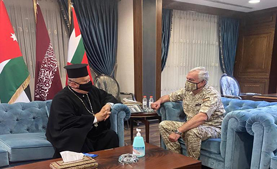 رئيس هيئة الأركان المشتركة يستقبل الأب نبيل حداد
