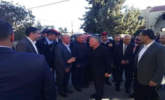 بالصور : الملك يعزي بوفاة اللواء المتقاعد نمر الحمود بالصور : الملك يعزي بوفاة اللواء المتقاعد نمر الحمود