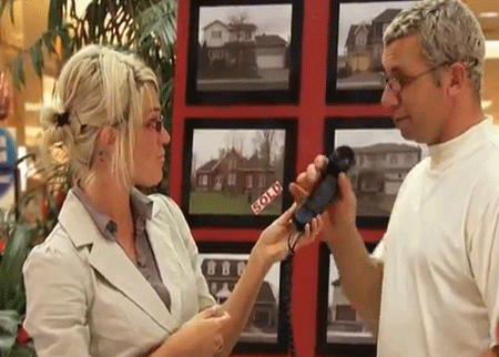 مكالمة غريبة