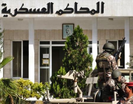 محاكمة خمسة متهمين امام امن الدولة بتهمة ادخال السلاح الى الاردن محاكمة خمسة متهمين امام امن الدولة بتهمة ادخال السلاح الى الاردن