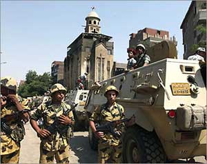 عسكريو مصر يتوعدون "الفئات الضالة" 