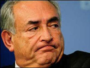 نيويورك تعتقل مدير صندوق النقد الدولي لتحرشه بخادمة فندق