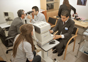 حملة طبية لفحص العيون في الجامعة الألمانية الأردنية 