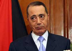 العشرات من أبناء الطفيلة يمنعون البخيت دخول مبنى المحافظة العشرات من أبناء الطفيلة يمنعون البخيت دخول مبنى المحافظة