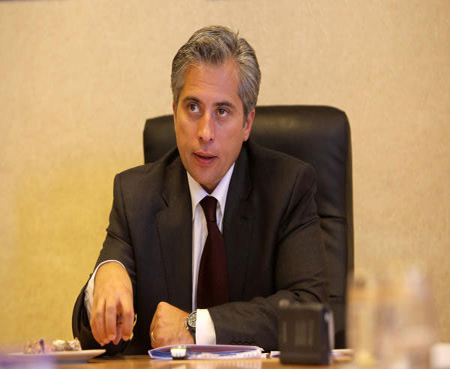 وزير التخطيط والتعاون الدولي يلتقي المدير التنفيذي لمؤسسة التمويل الدولية