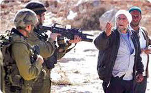 الاحتلال يطلق نيران أسلحته على مزارعين فلسطينيين جنوبي غزة 