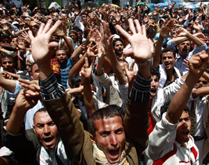 إطلاق نار وحصار بالمعلا اليمنية 