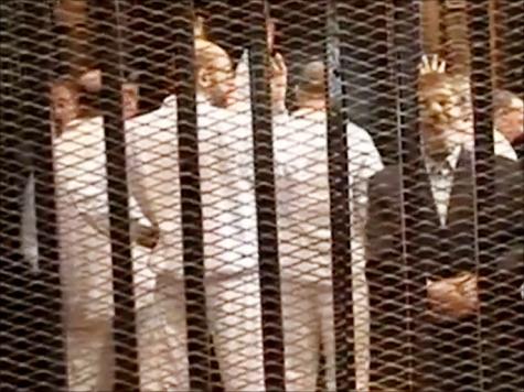 الجزيرة تحصل على تسريبات من محاكمة مرسي الجزيرة تحصل على تسريبات من محاكمة مرسي