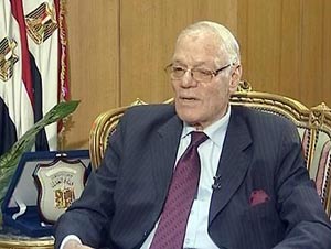 وزير العدل المصري يجيب: تنازل مبارك عن أمواله.. هل يخرجه من السجن؟