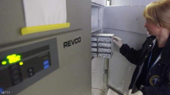 خرج من ثلاجة الموتى وأكمل سهرته في حانة