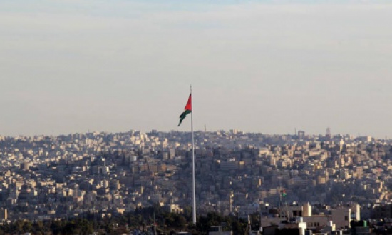 أجواء حارة الجمعة وانخفاض الحرارة السبت