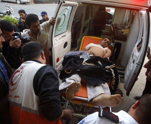 اصابة شاب فلسطيني بجروح برصاص الاحتلال شمال قطاع غزة
