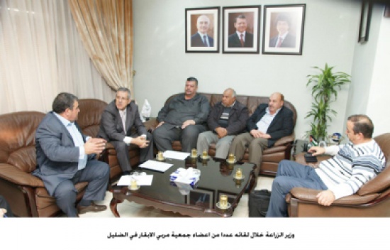 الزراعة تعد بحل مشكلات مربي الابقار الزراعة تعد بحل مشكلات مربي الابقار
