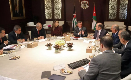 الملك يؤكد أهمية تنفيذ توصيات لجنة تنمية الموارد البشرية