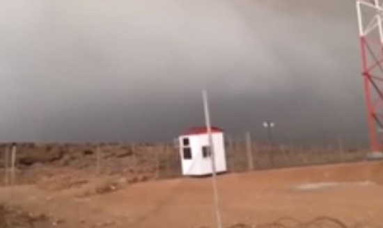 فيديو: مواطن ينجو من صاعقة