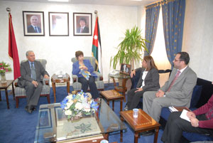 الجامعة الهاشمية  تسعى لإنشاء برامج تأهيلية لتطوير قدرات الطلبة والعاملين فيها