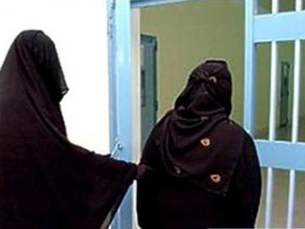 خادمة تقتل كفيلها وتؤكد نيتها قتل طفليه لولا هروبهما خادمة تقتل كفيلها وتؤكد نيتها قتل طفليه لولا هروبهما