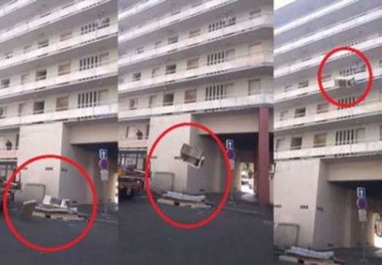 شاهد.. رجل يتخلص من ثلاجته القديمة برميها من الطابق الخامس